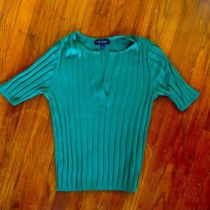 Green short sleeved sweater